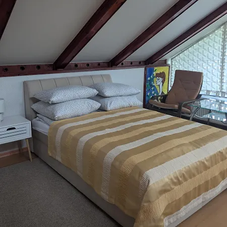 B.c. 8 Goscinne Przy Zamkowej