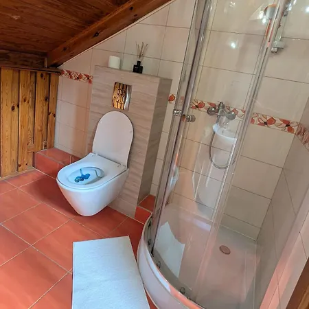 B.c. 8 Goscinne Przy Zamkowej *