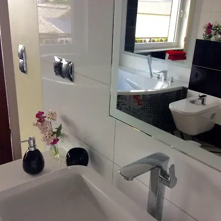 B.c. 8 Goscinne Przy Zamkowej