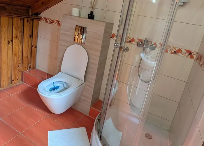 B.c. 8 Goscinne Przy Zamkowej *